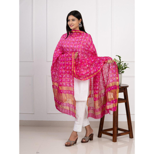 Dupatta de Diseño Bandhej con Arte Tradicional Gujarati - Product Image 1