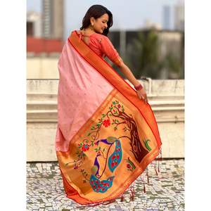 Sari en soie Paithani traditionnel Elite Weaves avec motifs tissés Zari et pallu paon Meenakari pour mariages indiens/pakistanais - Product Image 2