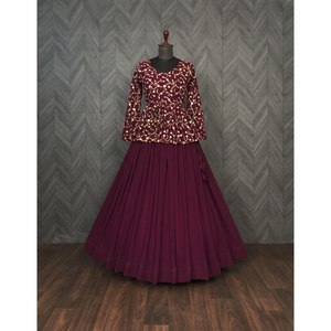 Vestido de Noche con Lentejuelas y Bordados, Top y Lehenga para Fiestas - Product Image 1