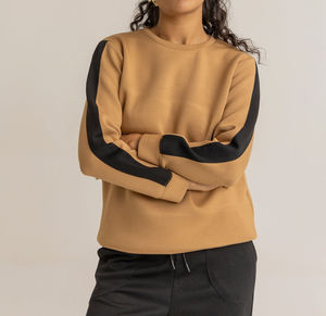 Sudadera de cuello redondo para mujer, diseño moderno, informal, para invierno, color negro y tostado, 100% algodón, forro polar ecológico en la parte delantera - Product Image 4
