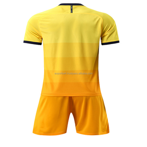 Ensemble de maillots de football pour hommes adultes respirants avec logo personnalisé imprimé 2025, bleu ciel avec impression numérique, fabriqué en polyester, col en V, hiver - Product Image 2