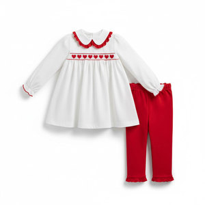 Adorable Conjunto de Pantalones con Corazones Bordados a Mano para Bebé Niña, Estilo San Valentín - Product Image 1