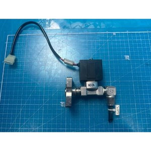 Vanne solénoïde à 2 ports SMC série VX2200, modèle VX2230L à commande directe, utilisée comme pièce détachée pour équipement semi-conducteur d'époque - Product Image 3