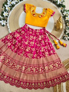 Tissu en soie de haute qualité, coutures robustes, imprimé, Lahenga Choli traditionnel spécial pour mariage et fête, pour enfants ou filles - Product Image 3
