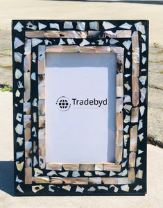 Marco de Fotos Elegante con Incrustaciones de Madreperla, Hecho a Mano por Diseñadores, por Tradebyd - Product Image 2
