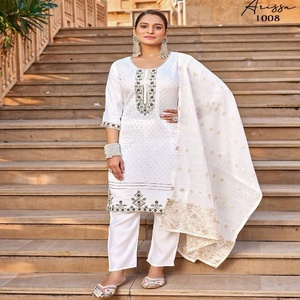 Fournisseur indien d'ensembles indiens de haute qualité, élégants, en soie verticale avec broderies, sequins et travail Zarkan, comprenant Kurti, pantalon et dupatta. - Product Image 1