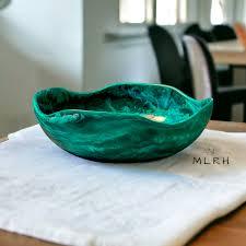 Bol décoratif en résine écologique avec motif géode, forme d'agate naturelle polie pour la décoration de la maison et des tables de fête, et comme centre de table - Product Image 2