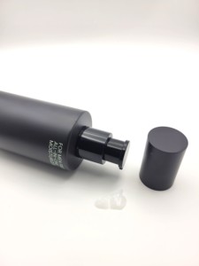 Loción con Vitamina C para Piel Grasa - Matifica, Hidrata 24 Horas, Refina los Poros y Cuida las Imperfecciones - Product Image 3