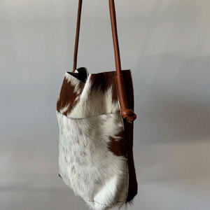 Bolsos de Mano de Cuero Vacuno con Logotipo Impreso Personalizado de Alta Calidad, Diseño Personalizado al por Mayor, Dos Asas, Impermeables y Transpirables - Product Image 6