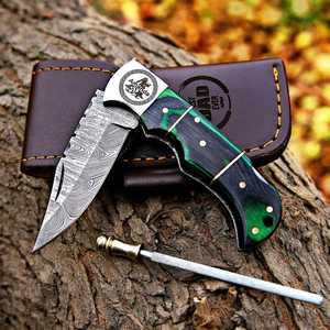 มีดพับ Damascus Lockback สำหรับขายส่ง ผู้ผลิต รับทำโลโก้ EDC มีดล่าสัตว์ คุณภาพอุตสาหกรรม ด้ามไม้ ปลายใบมีดแบบ Clip Point - Product Image 2