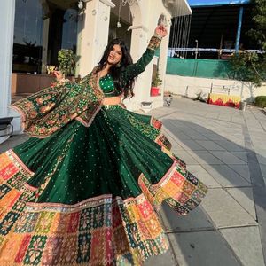 Lehenga Choli en coton mousseline imprimé de qualité supérieure pour Navratri avec travail de miroirs véritable et dupatta en coton mousseline de créateur – Prix de gros - Product Image 5