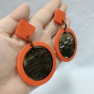 Pendientes colgantes de cuerno de búfalo hechos a mano con acabado de laca de estilo moderno Gran valor Piezas de regalo a granel Buen precio - Product Image 2