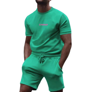 Ensemble deux pièces d'été couleur unie en tissu tricoté respirant pour homme : T-shirt en coton et short à cordon de serrage – Idéal pour l'extérieur - Product Image 3
