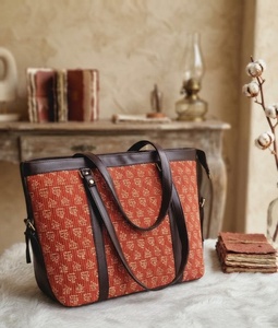 Bolso Tote de Lona de Algodón Vintage con Diseño Estampado Rojo, Adorno de Cadenas, Cierre Abierto, Gran Capacidad, para Uso Diario, Bolso de Mano para Mujer - Product Image 1