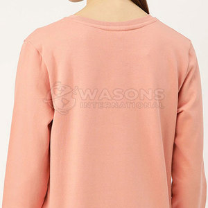 Sudadera de color claro para mujer diseñada para una experiencia de uso fácil que ofrece un ajuste cómodo y un tacto suave - Product Image 5