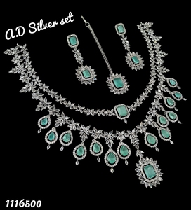 Elegante Juego de Collar con Piedras de Diamante AD Chapado en Rodio, Colección de Joyería Nupcial India Premium, Maang Tikka y Aretes para Mujer - Product Image 6