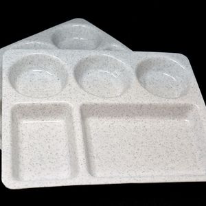 Plateaux en plastique pour la restauration, idéaux pour les écoles, les universités et les auberges - Product Image 1
