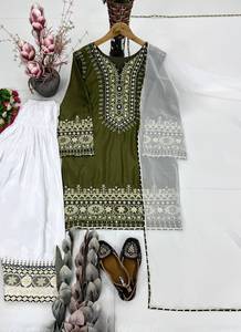 Ensemble prêt-à-porter en soie naturelle avec broderie de créateur, travail de sequins et miroirs faits à la main, haut et pantalon palazzo et dupatta. - Product Image 5