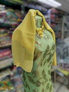 ผ้าชุดสีเขียวมิ้นท์ลายฟรานซาวี ดีแรค พร้อมลายปักทองคำแบบแจ็คการ์ด และผ้าคลุมไหล่ปักลายเข้าชุด - Product Image 2