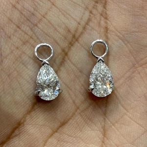 ต่างหูทองคำแท้ 14K รูปทรงหยดน้ำ ประดับเพชรแล็บโกรว์ IGI Certified น้ำหนัก 2 กะรัต ตัวเรือนแบบหนามเตย ดีไซน์เรียบหรู เหมาะสำหรับงานปาร์ตี้ หรือเป็นของขวัญสุดหรู - Product Image 6