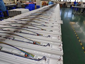 Éclairage linéaire commercial et industriel pour bibliothèques scolaires, luminaires LED de 2, 4, 5 et 6 pieds - Product Image 6