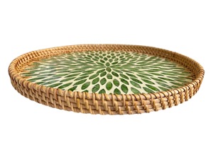 Plateau rond vert en nacre et rotin, parfait pour les événements, les réunions et la présentation à la maison, fabriqué à la main en Inde. - Product Image 2