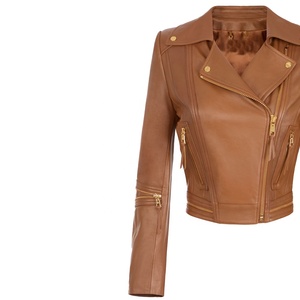 Chaqueta de moto de cuero genuino marrón para universidad, corte ajustado, estilo crop, con herrajes dorados OEM y cremallera asimétrica. - Product Image 4