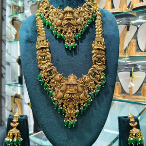 Parure de collier longue traditionnelle du sud de l'Inde pour mariée, en alliage plaqué or avec boucles d'oreilles en zircon, style vintage, pour mariage, fiançailles, fête, cadeau - Product Image 1