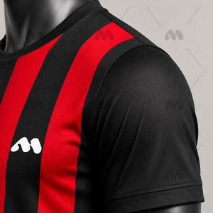 Conjunto de Uniforme de Fútbol Personalizado, Rojo y Negro a Rayas, de Secado Rápido, Transpirable, Manga Corta - Product Image 4