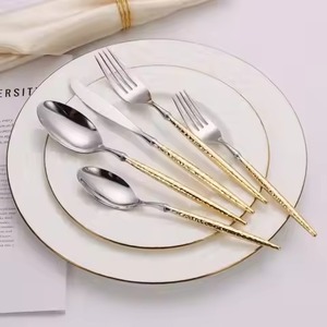 Ensemble de couverts de luxe en acier inoxydable, conçu pour une expérience culinaire raffinée et un confort haut de gamme - Product Image 3
