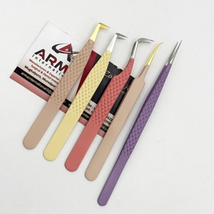 Pince à cils personnalisée en acier inoxydable durable, à 90 degrés, pour extensions de cils volume, pointe fine avec logo - Product Image 1