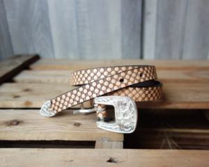 Venta directa de fábrica Longitud personalizada Piel de vaca marrón Cuero genuino Cinturón occidental para mujer Hebilla 1,75 cm Ancho Diseño vintage Caliente - Product Image 5