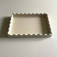 Ensemble de plateaux rectangulaires laqués à bords festonnés, faits à la main, de haute qualité, pour la décoration de la maison, des hôtels et des tables basses.