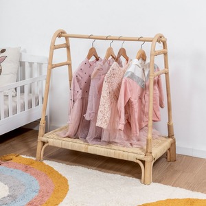 Perchero de ropa para muñecas estilo boho hecho a mano, percheros de ropa ecológicos de ratán para muñecas Barbie - Product Image 5