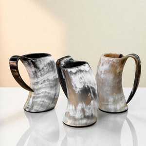 Mug en corne de buffle naturelle, mug à boire en corne véritable, mug à bière de style viking gravé sur mesure pour la maison, les fêtes et le camping - Product Image 1