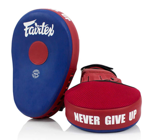 Nuevos Guantes de Entrenamiento de Kickboxing Fairtex Focus Mitts, de Cuero Genuino, Curvos, para Práctica de Golpeo - Product Image 1