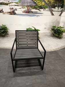Chaise de jardin moderne d'extérieur avec assise et dossier en bois, structure en acier, design de pieds coniques durables pour utilisation sur sol dur KTS-170605-03 - Product Image 5