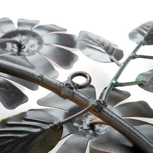 Guirnalda de metal con forma de mariposa arcoíris para montar en la pared exterior - Product Image 5