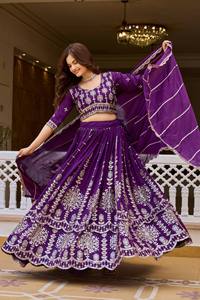Accessoires vestimentaires, vêtements ethniques, ensembles indiens, Choli en pure viscose avec travail de sequins de 7 mm, Lehenga évasé, Dupatta (IZN 188) - Product Image 5