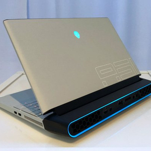 Portátil para Juegos Dell Alienware m18 R2, RTX 4090, 16 GB GDDR6, Intel I9 14900HX, Pantalla de 18 Pulgadas, SSD de 8 TB, WiFi 5.4, Windows 11 Pro - Product Image 5