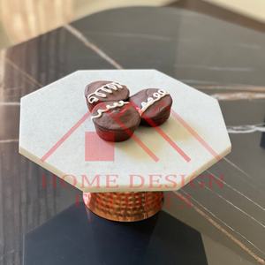 Soporte de pastel con parte superior de mármol y Base de metal Soporte de pastel decorativo Base martillada a mano Soporte de pastel superior de mármol Metal personalizado - Product Image 3