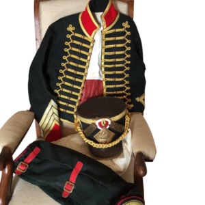 Este es un uniforme estilo Hussar Dolman y un conjunto de uniforme. - Product Image 1
