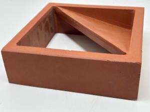 Teja de Arcilla Terracota con Marco Cuadrado y Diseño Geométrico Diagonal para Aplicaciones Arquitectónicas y Decorativas de Interiores - Product Image 2