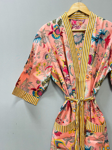 ชุดคลุมกิโมโนสไตล์โบฮีเมียนสำหรับฤดูร้อน แบรนด์ Mukut Print คอวี ผ้าฝ้าย 100% เนื้อนุ่ม ปิดด้วยเชือกผูกด้านหน้า กำลังเป็นที่นิยมในช่วงคริสต์มาส - Product Image 3