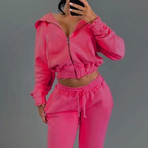 Ensemble de survêtement vintage deux pièces pour femmes, coupe courte, en polyester épais, avec logo personnalisé, pantalon de jogging et fermeture éclair effet usé - Product Image 1