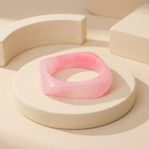 Brazaletes de Resina Hechos a Mano Belladec Premium, Color Rosa Claro Cristalino, Geométricos, Elegantes, para Fiestas - Product Image 3