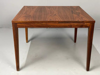 Table basse carrée moderne danoise en teck hautement figuré avec finition bois naturel