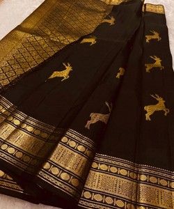 Sari de seda negro con motivo de ciervo dorado y borde Zari, ropa tradicional india para bodas, para mujeres. - Product Image 1