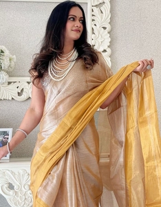 Sari de Diseño KV para Mujer, Color Beige Sólido, con Blusa Sin Coser - Product Image 1