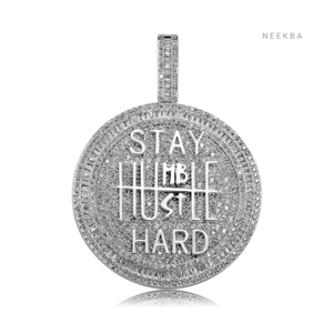 Colgante STAY HUMBLE HUSTLE HARD - Totalmente cubierto de diamantes con letras en relieve, colgante de moissanita para hombre estilo hip hop en plata 925, 100% hecho a mano - Product Image 6